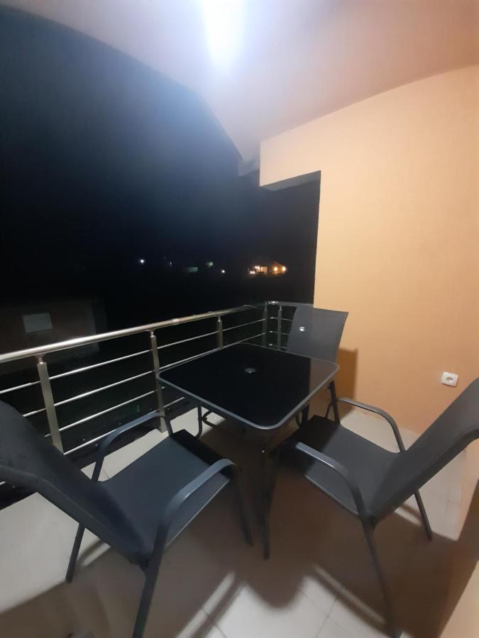 Breti'S Guesthouse Vuthaj Esterno foto